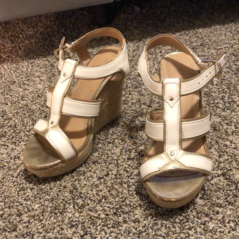 White wedges